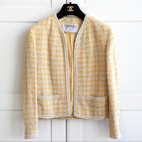 Iconic Chanel Vintage Spring 1994 Runway Yellow Tweed 94P Jacket - Picture 3 of 11